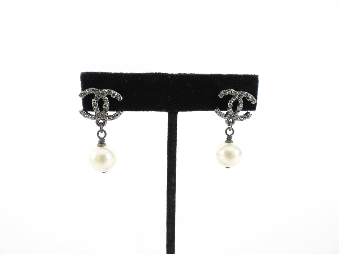 Chanel 14P Ruthenium Crystal and Pearl Small CC Drop Earrings