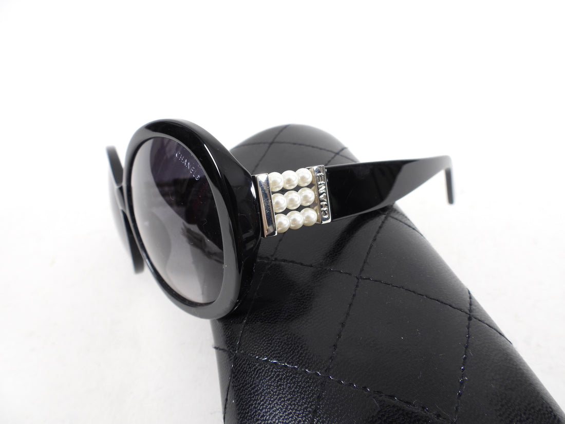 Chanel Black Round Sunglasses with Pearl Arms – I MISS YOU VINTAGE