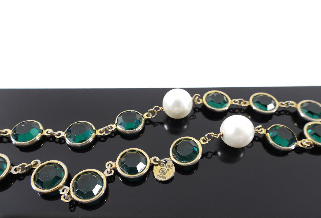 Chanel Vintage 1981 Green Gripoix Glass and Faux Pearl Sautoir Necklace