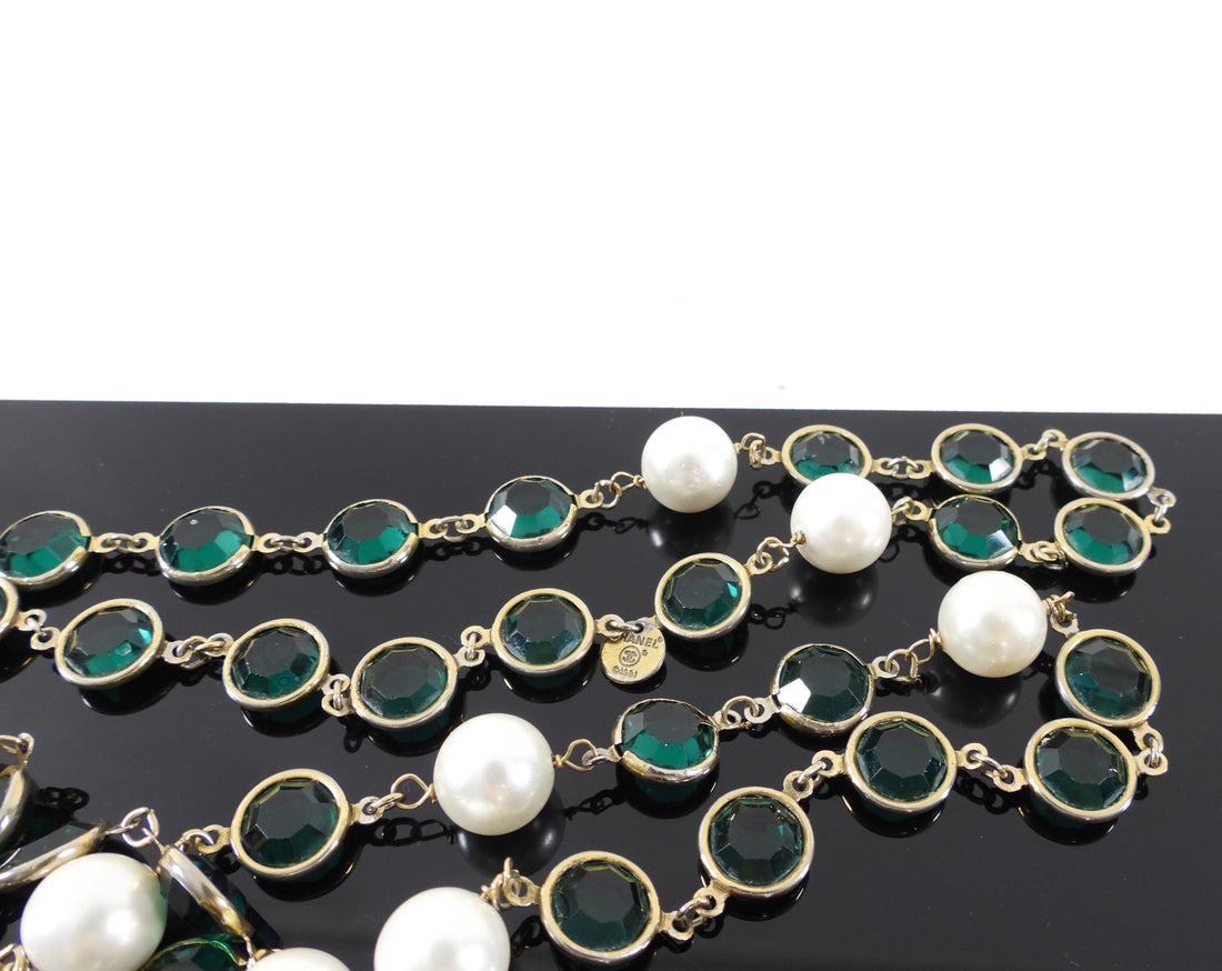 Chanel Vintage 1981 Green Gripoix Glass and Faux Pearl Sautoir Necklace