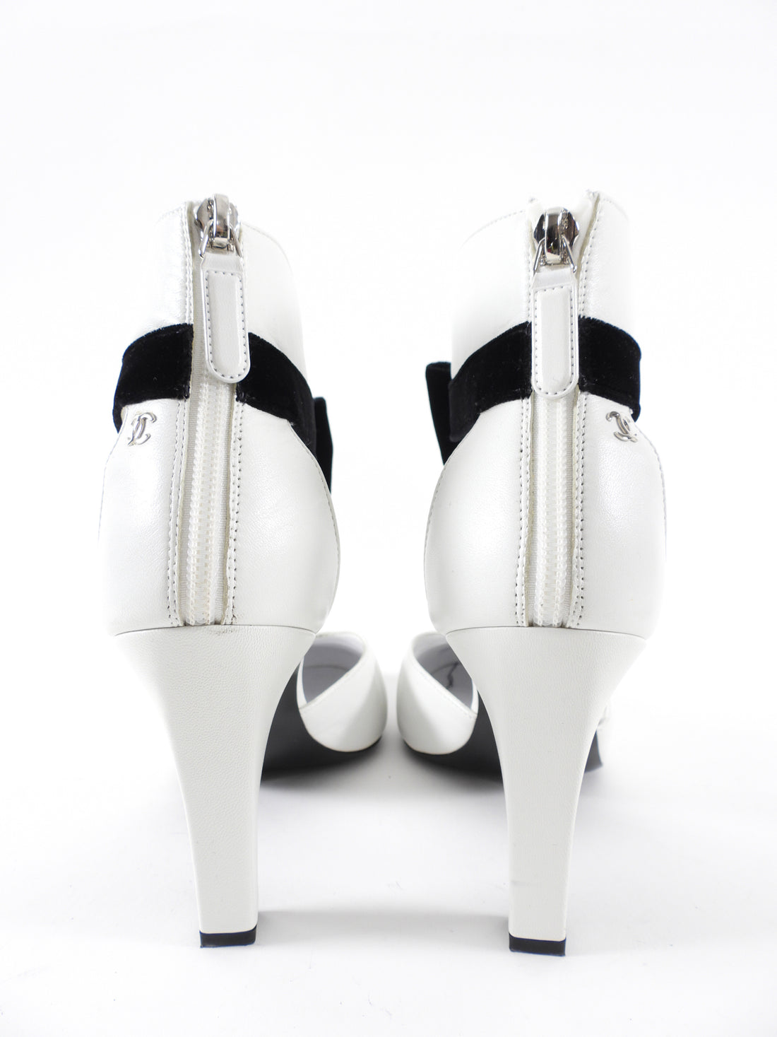 Chanel White Leather and Black Velvet Cut out Cap Toe Ankle Boot - 40C