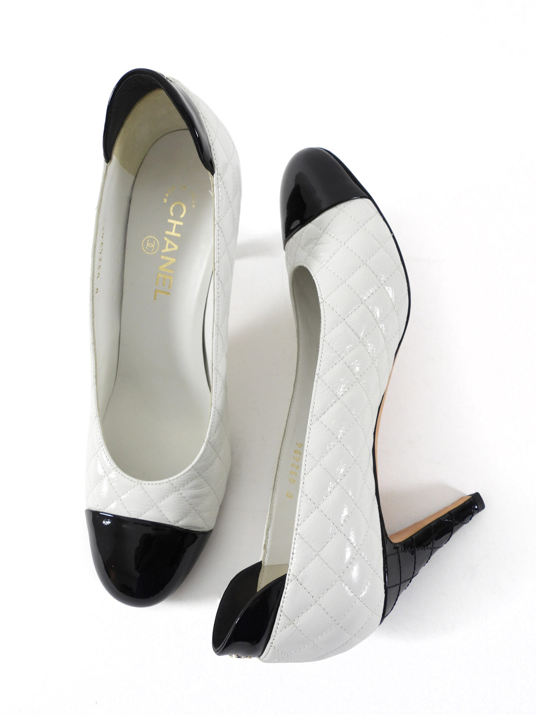 Chanel Black and White Quilted Leather Cap Toe Pumps - 41 (40)