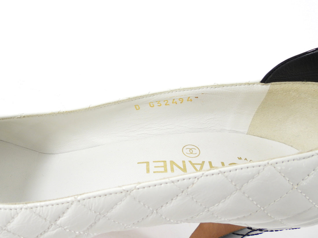 Chanel Black and White Quilted Leather Cap Toe Pumps - 41 (40)