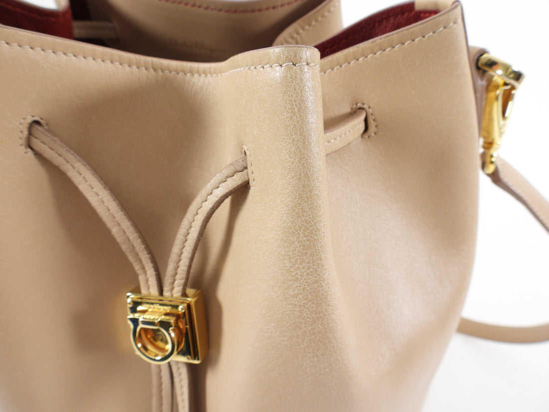 Ferragamo Sansy Light Beige Leather Two-Way Bucket Bag – I MISS YOU VINTAGE