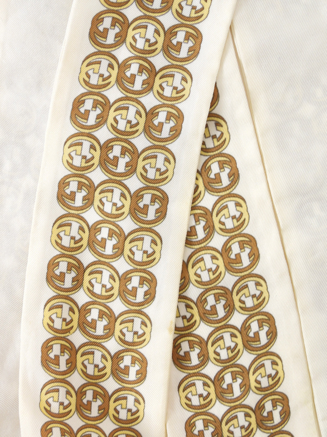 Gucci Gold White GG Print Twilly with Chain-link Scarf Ring