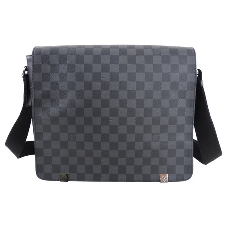 Louis Vuitton Damier Infini Embossed Leather Discovery Pochette GM Pou – I  MISS YOU VINTAGE