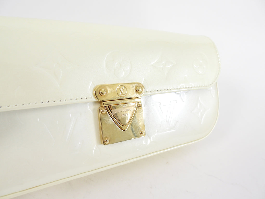 Louis Vuitton Ivory Perle Vernis Malibu Street Baguette Shoulder Bag