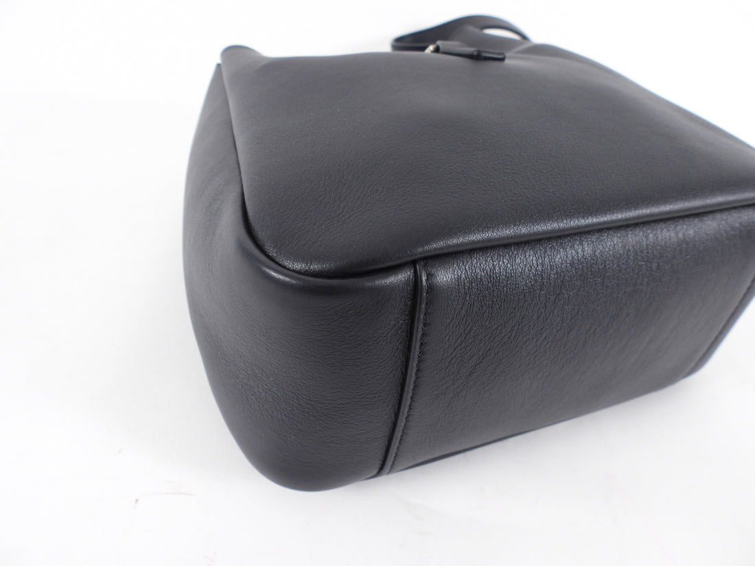 Saint Laurent Black Grained Leather Le 5 À 7 Supple Small Shoulder Hobo Bag