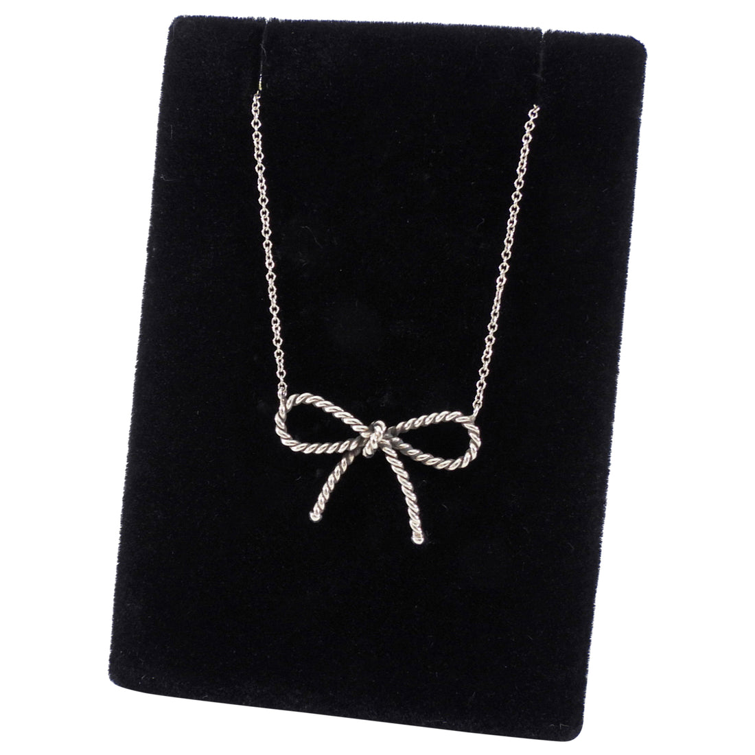 Tiffay & co. Silver bow-shaped necklace on a black velvet stand