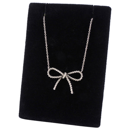 Tiffay & co. Silver bow-shaped necklace on a black velvet stand