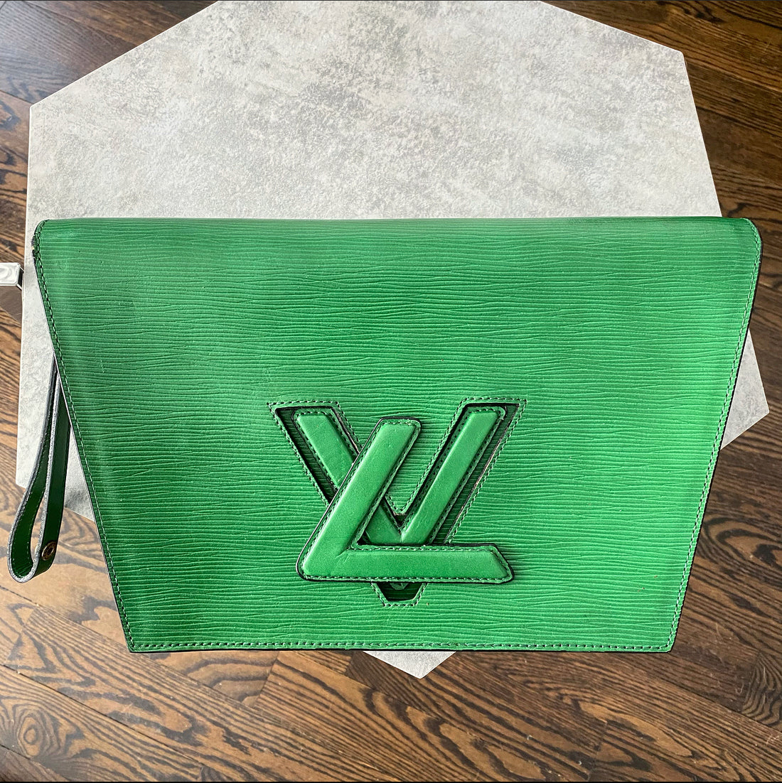 Louis Vuitton Vintage - Epi Art Deco Clutch Bag - Green - Leather