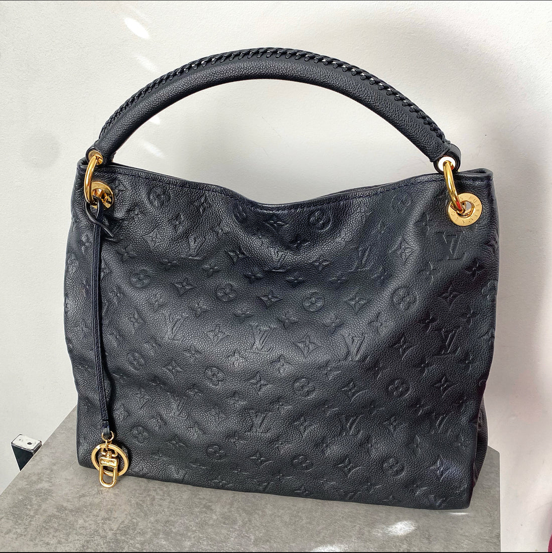 Louis Vuitton // Black Artsy Monogram Empreinte Shoulder Bag – VSP