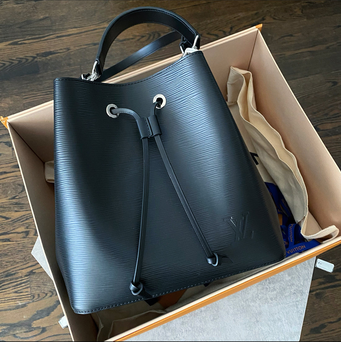 Louis Vuitton EPI NeoNoe Bucket Bag