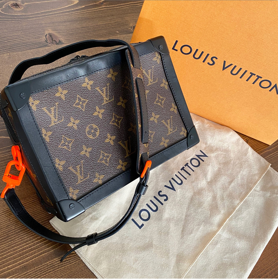 Louis Vuitton 2019 pre-owned Soft Trunk crossbody bag - Black