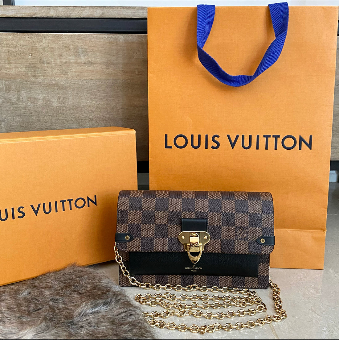 Shop Louis Vuitton DAMIER Vavin chain wallet (N60237, N60221) by sunnyfunny