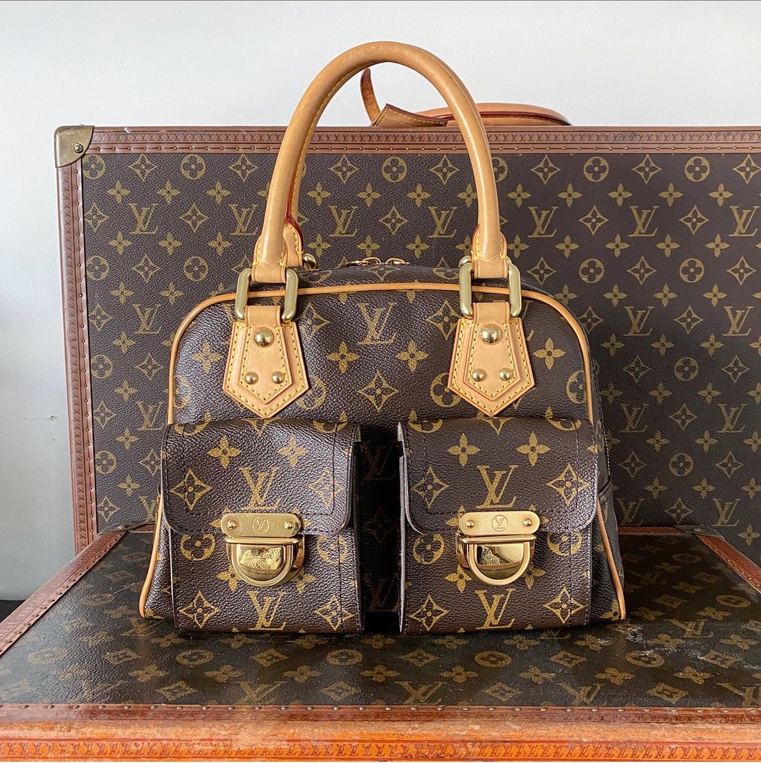 Louis Vuitton Manhattan Handbag 361846