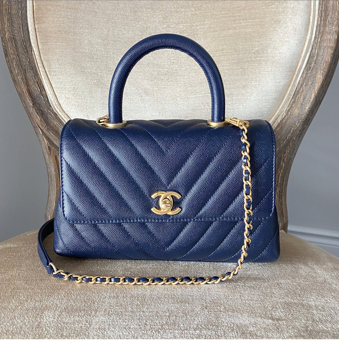Chanel coco handle in small/medium in chevron navy with black