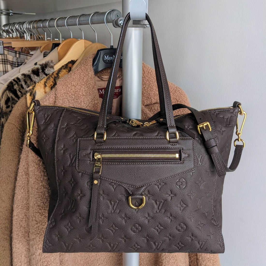 Louis Vuitton Lumineuse Shoulder bag in brown empreinte leather