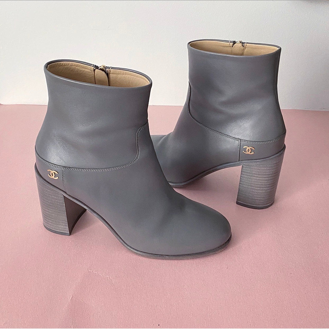 Chanel Light Grey Leather Ankle Boots with CC Logo - 37.5 / 7