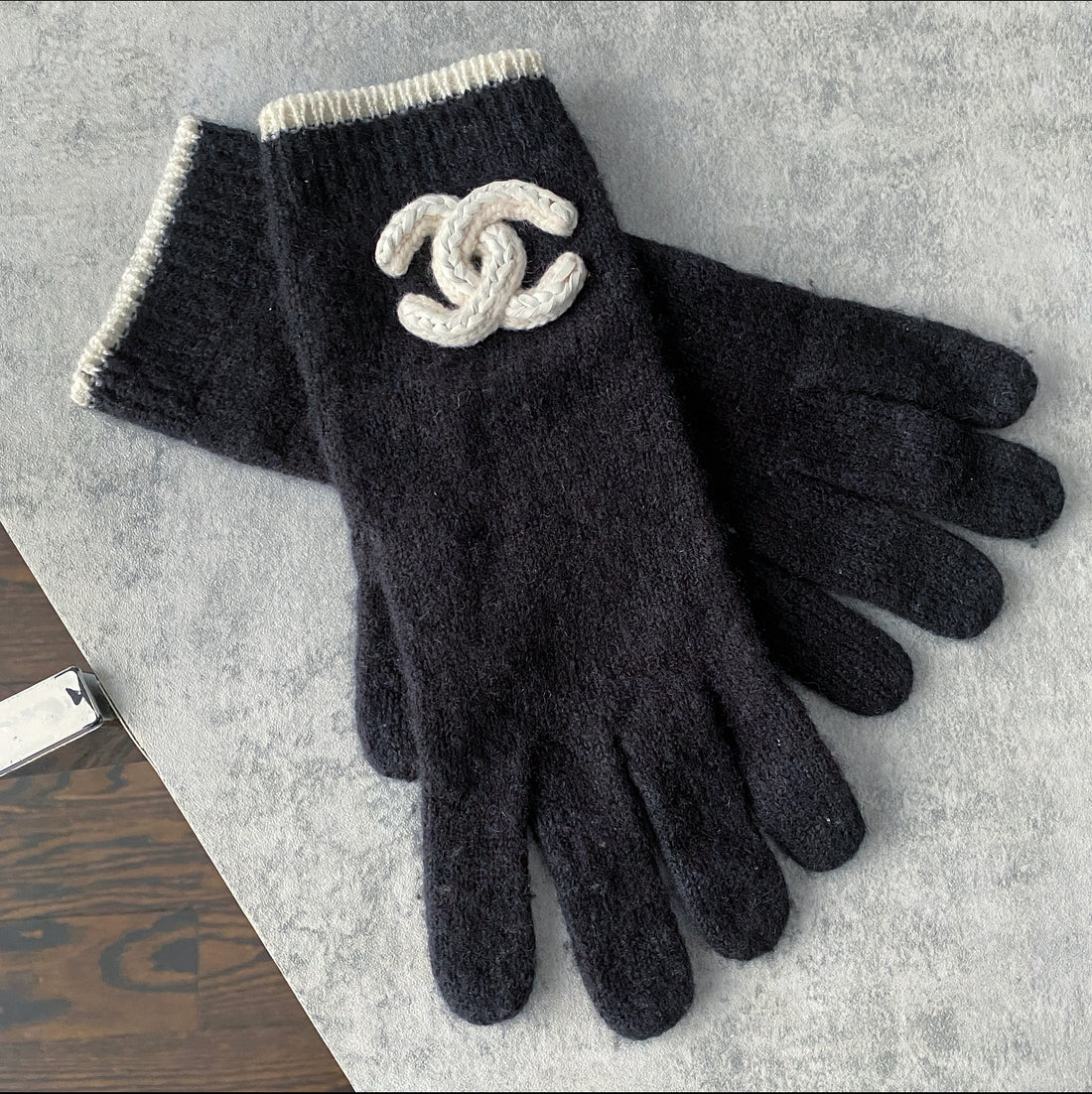 chanel handschuhe Chanel Black Cashmere CC Knit Gloves – I MISS YOU VINTAGE