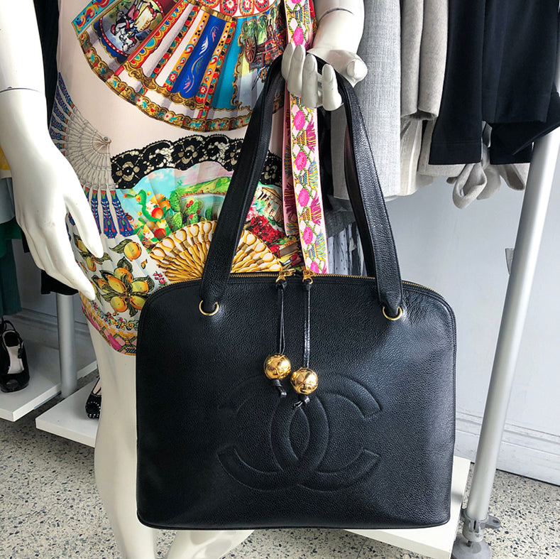 Chanel Vintage Black Caviar Leather CC Logo Zip Top Bag – I MISS YOU VINTAGE
