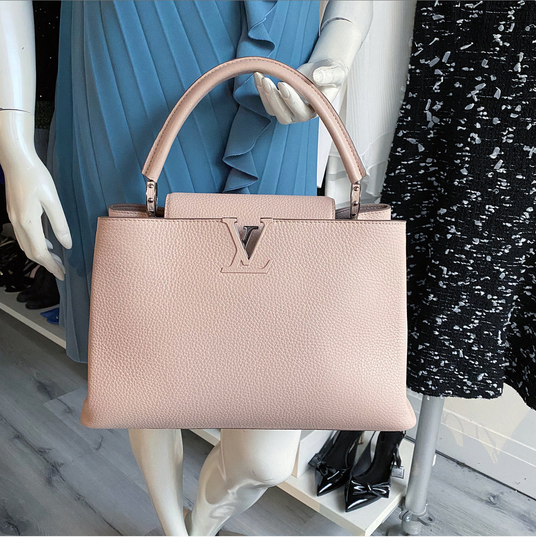 Louis Vuitton Light Beige Pink Taruillon Capucines MM Top Handle Bag