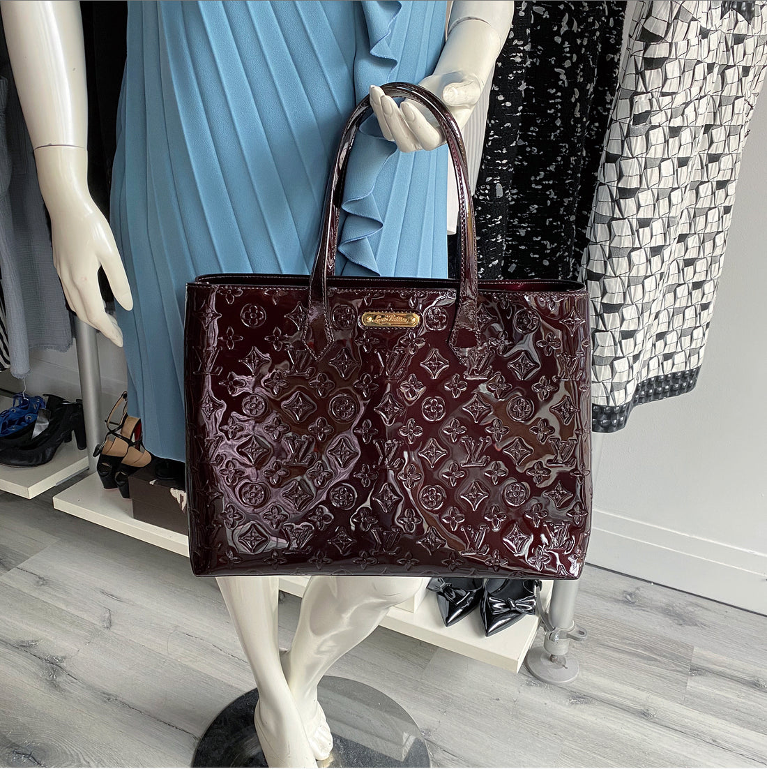 Louis Vuitton Vernis Wilshire MM Tote Bag in Amarante – I MISS YOU VINTAGE