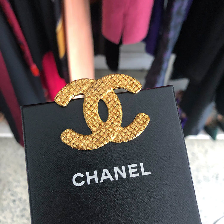 Chanel vintage 1992 CC Woven Texture Logo Brooch Pin – I MISS YOU