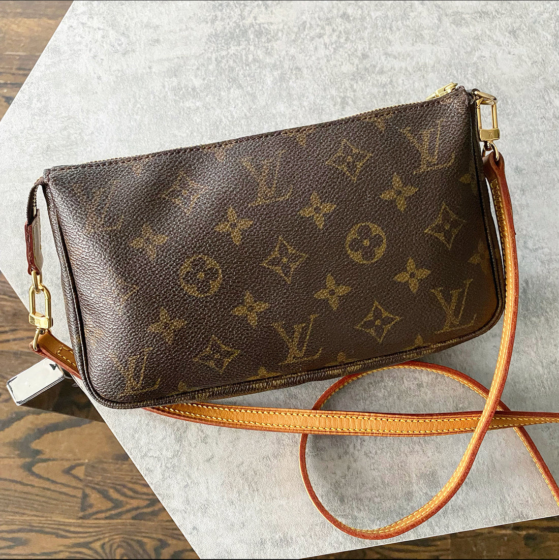 Louis Vuitton Pochette with shoulder strap and crossbody. – The Hosta