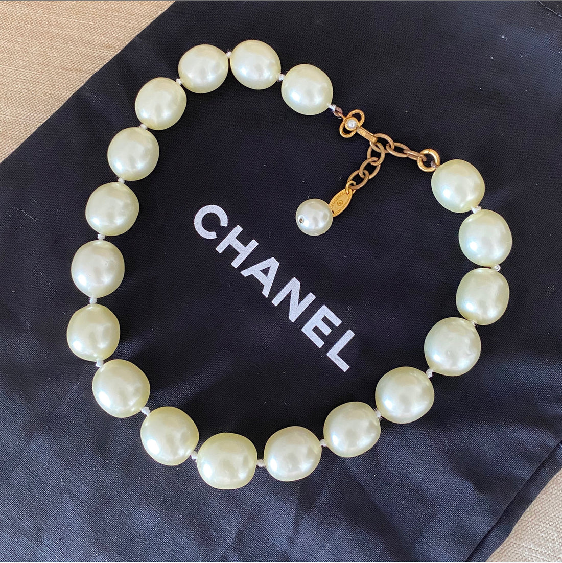 Chanel pearl choker on sale necklace