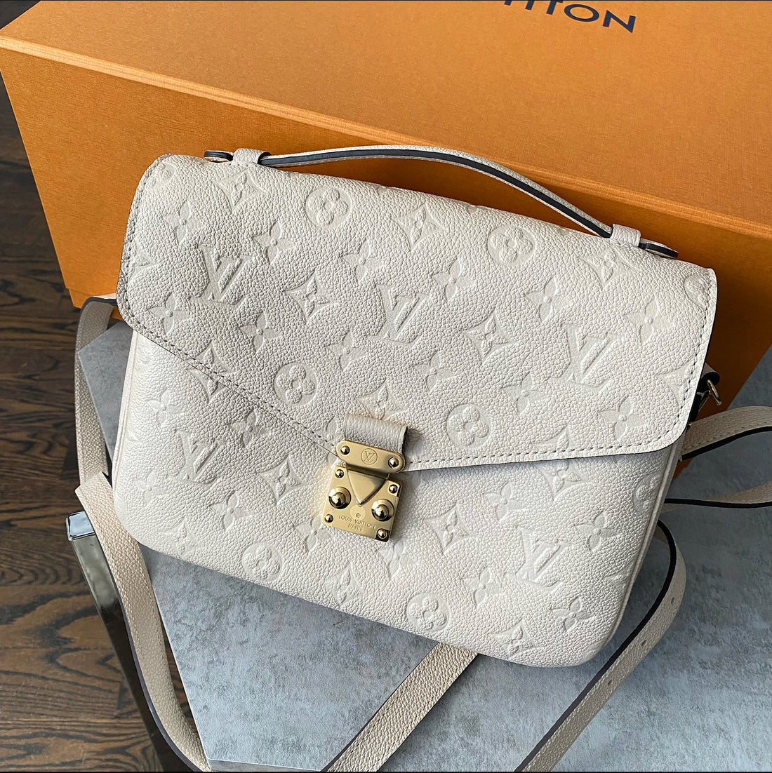 Louis Vuitton Pochette Metis Empreinte Monogram Crossbody Bag – I MISS YOU  VINTAGE