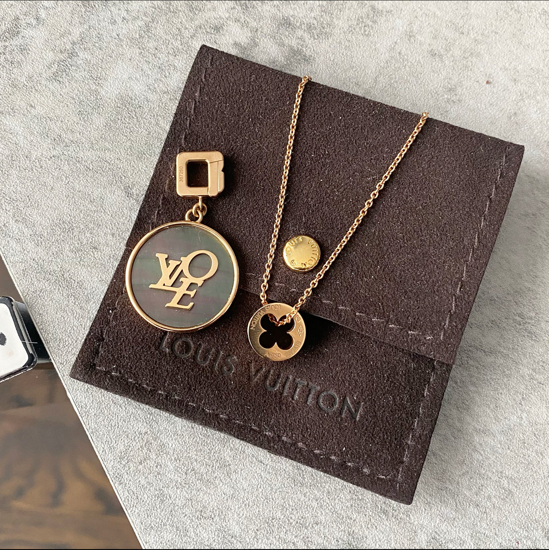 Louis Vuitton Empreinte Medallion, Yellow Gold Gold. Size NSA