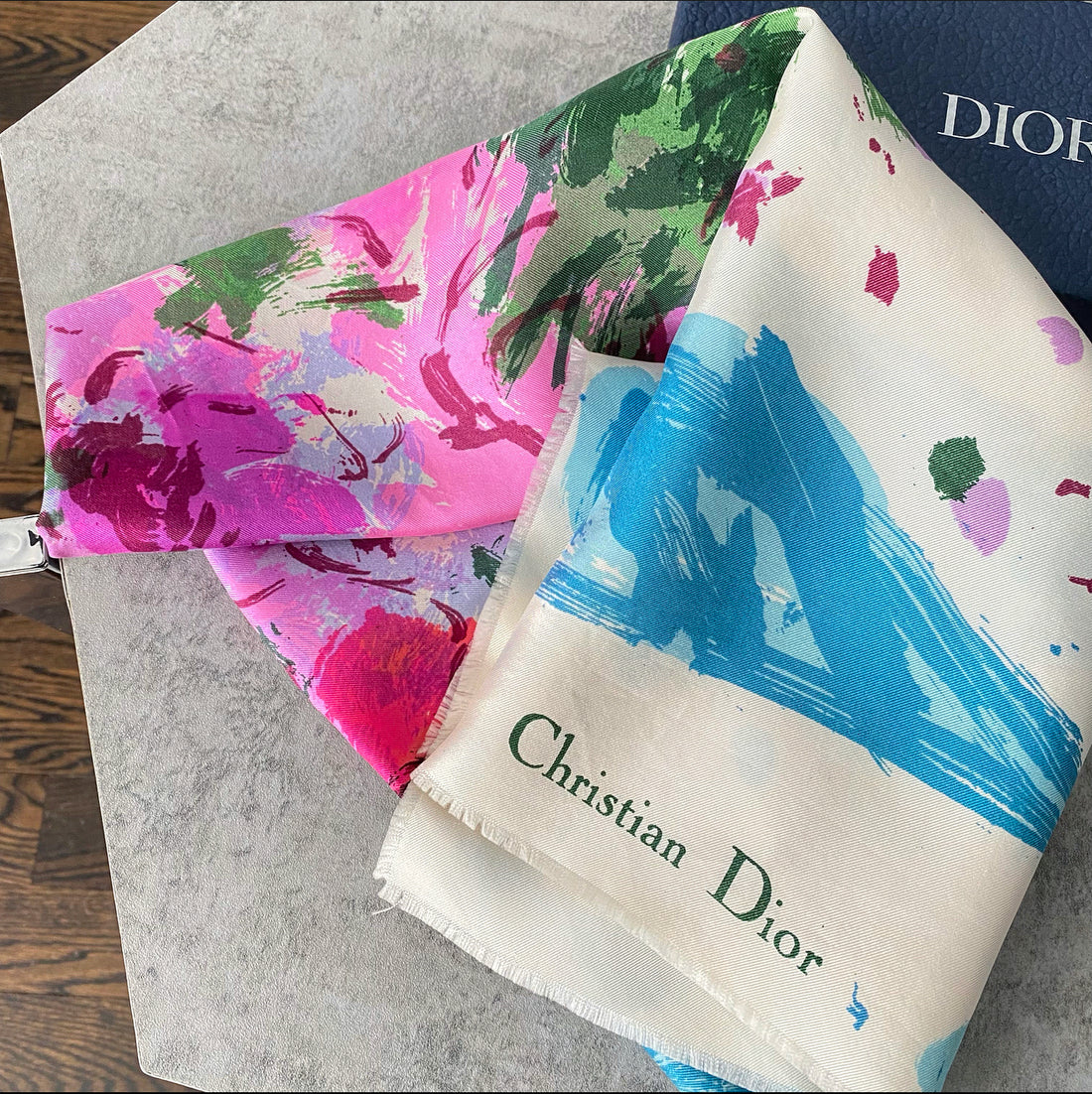 Boutique CHRISTIAN DIOR Pink purple and white flower print twill silk scarf  Retail price €385 Size 90 x 90