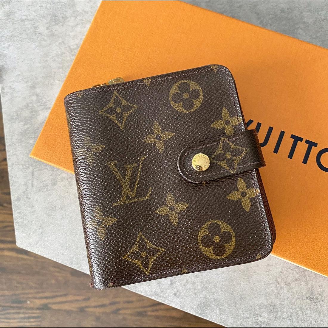 Louis Vuitton Monogram Vintage Snap Front Wallet at 1stDibs  vintage louis  vuitton wallet styles, louis vuitton snap wallet, louis vuitton wallet snap