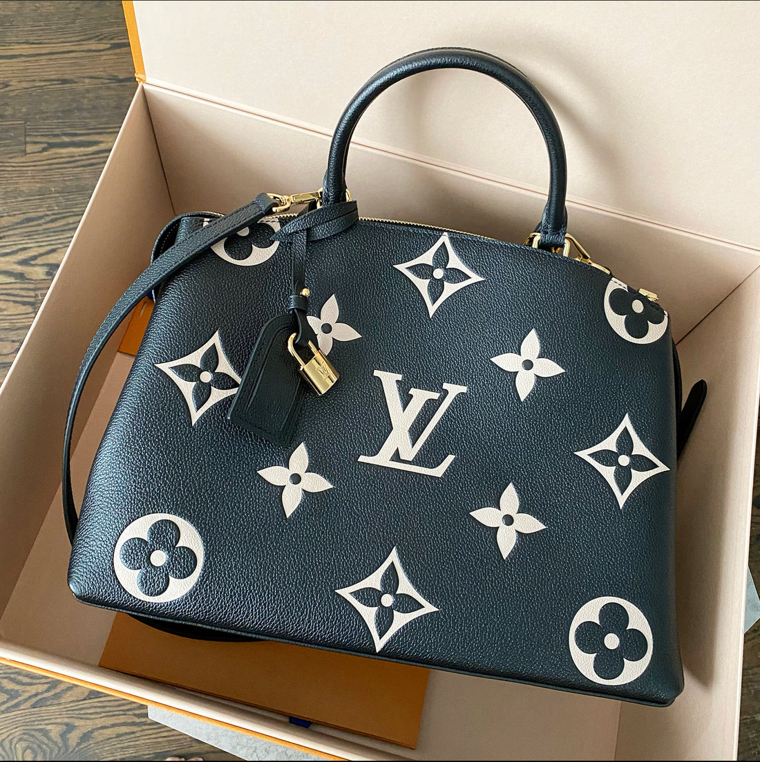Louis Vuitton Grand Palais Handbag Monogram Empreinte Leather with Gol –  EliteLaza