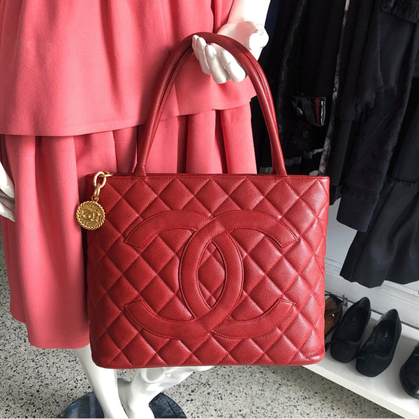 Chanel CC Caviar Medallion Tote Bag – Entourage Vintage