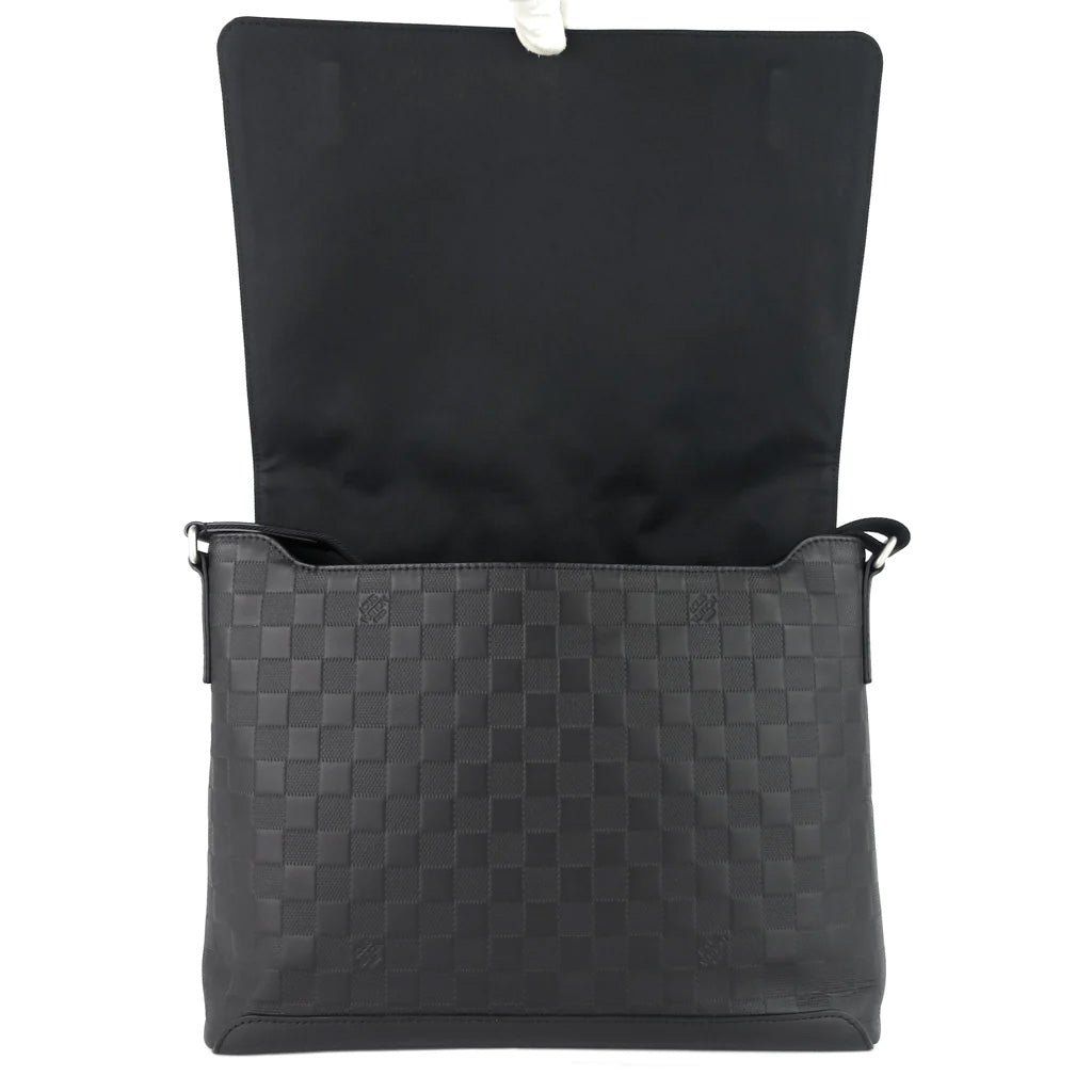 Louis Vuitton Damier Infini Embossed Leather District MM Messenger