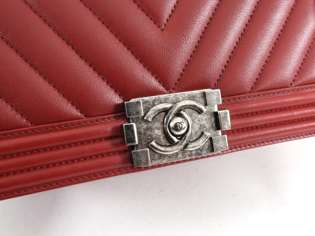 Chanel Boy medium bordeaux calfskin ruthenium