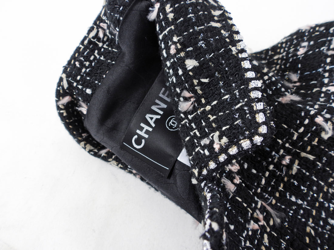 Chanel 05C Tweed Jacket with Crest Detail - FR46 / L / 12
