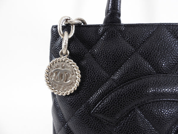 Chanel CC Caviar Medallion Tote Bag – Entourage Vintage
