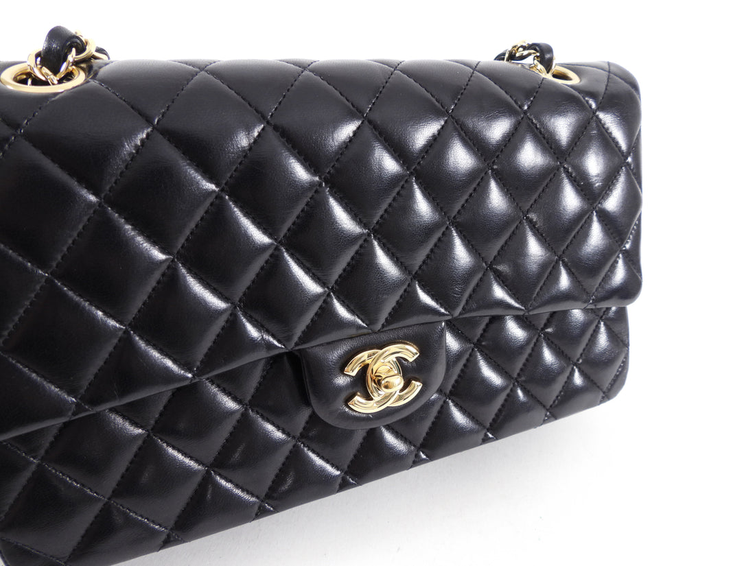 Chanel Black Quilted Lambskin Leather Medium Classic Double Flap