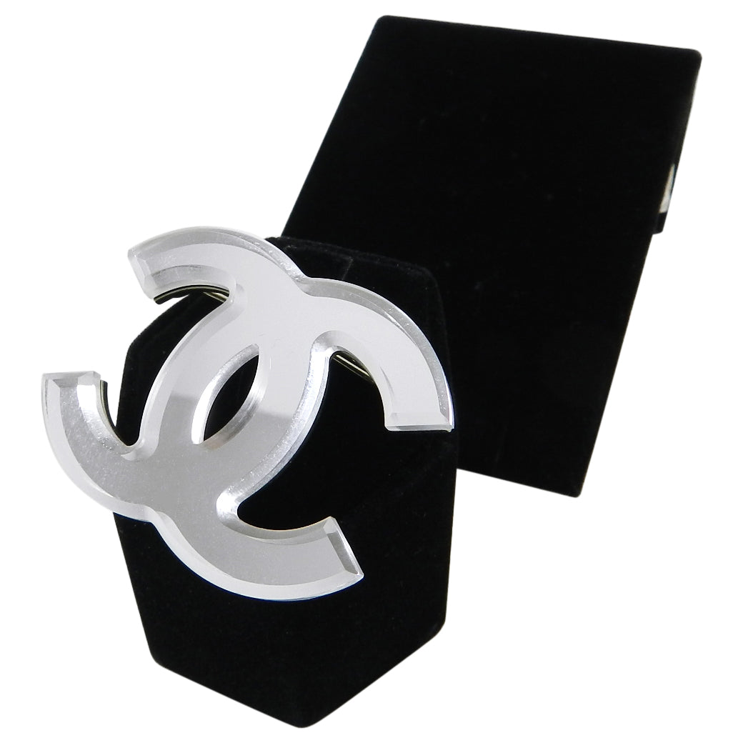 Cc pin & brooche Chanel Black in Other - 36322171