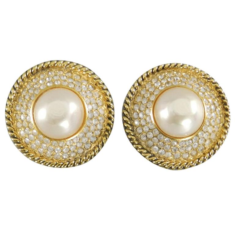 Chanel pearl clip store on earrings