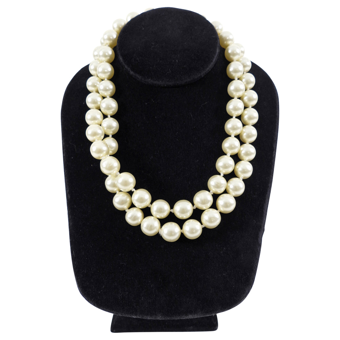 Chanel Vintage 1980’s Faux Pearl Single Strand Necklace
