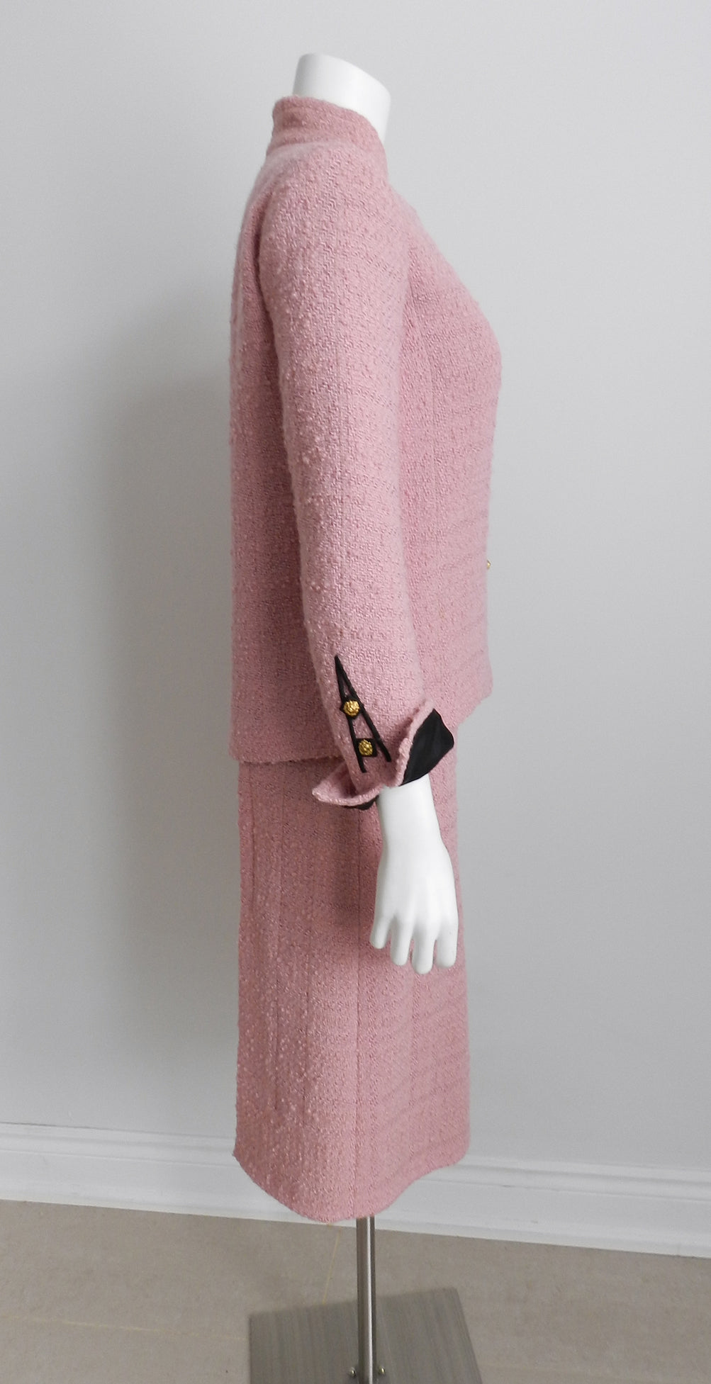 Chanel vintage 1963 Haute Couture Pink Suit - Documented
