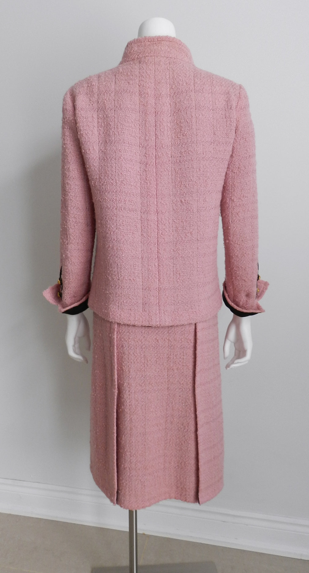 Chanel vintage 1963 Haute Couture Pink Suit - Documented