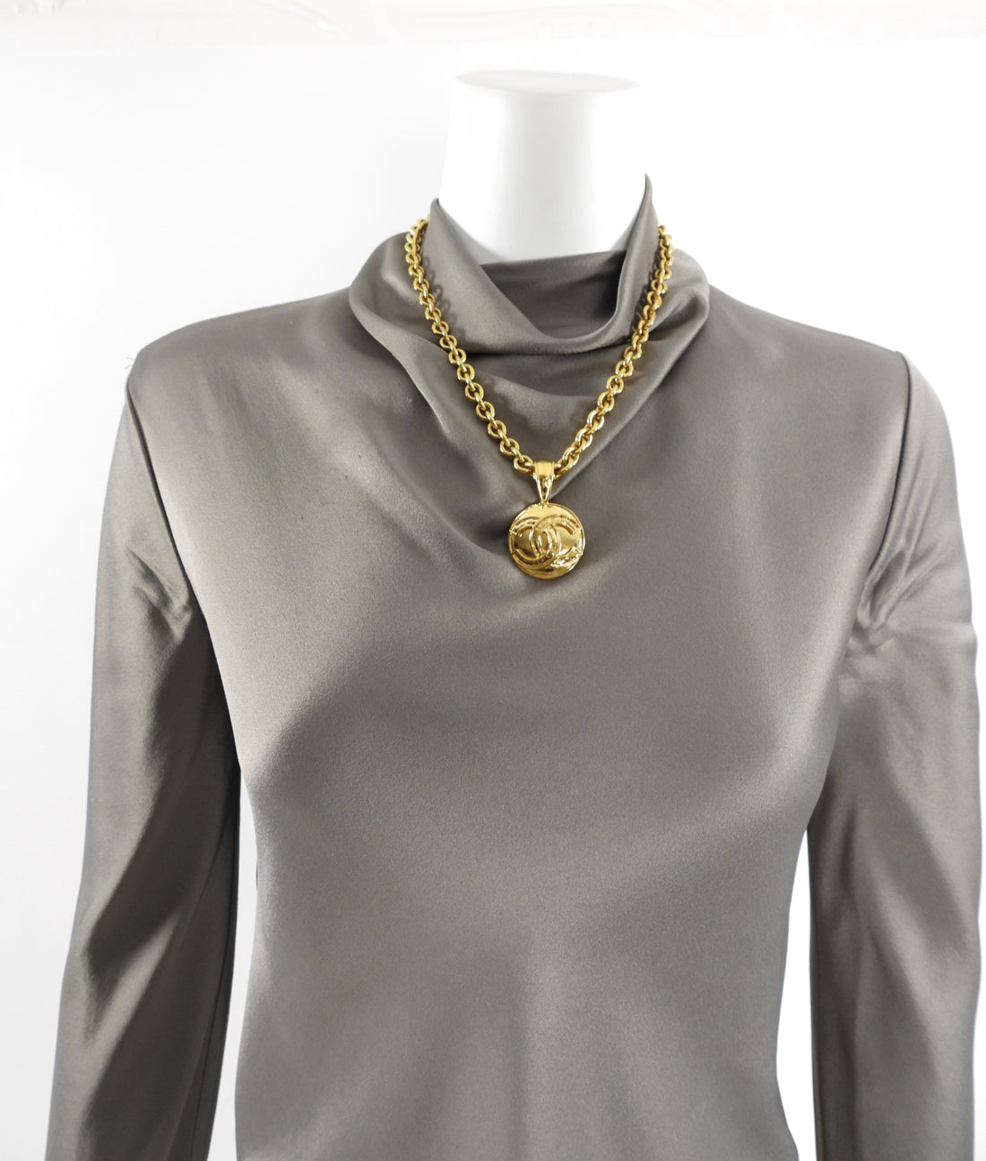 Antique Gold & Red Vintage Chanel Button Pendant Necklace — singulié