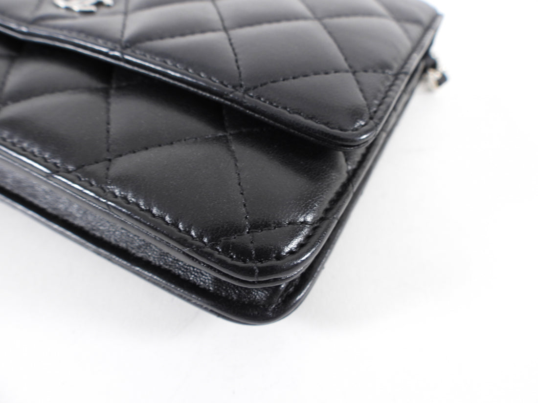 Classic wallet on chain - Lambskin & silver-tone metal, black — Fashion