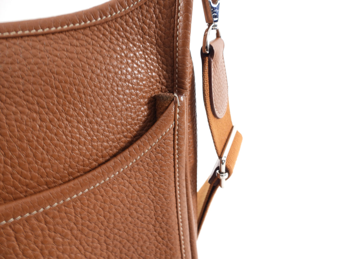 Evelyne leather crossbody bag Hermès Navy in Leather - 34460743