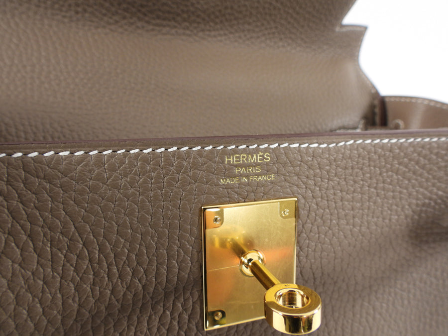 Hermes Kelly 28 Retourne Clemence Trench Gold Tone Hardware Handbag GHW -  Chronostore